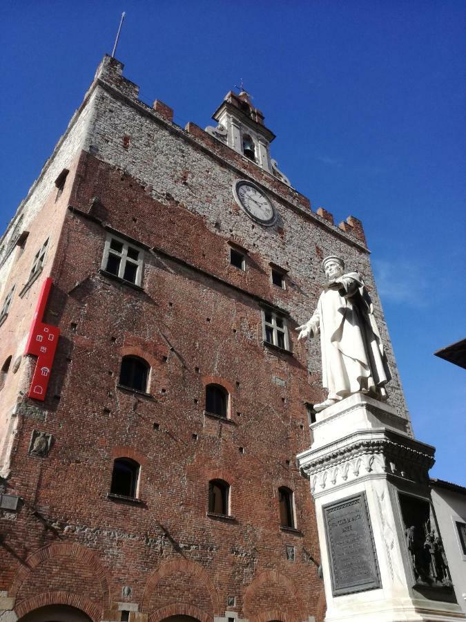 Mercatale Apartment Прато Экстерьер фото